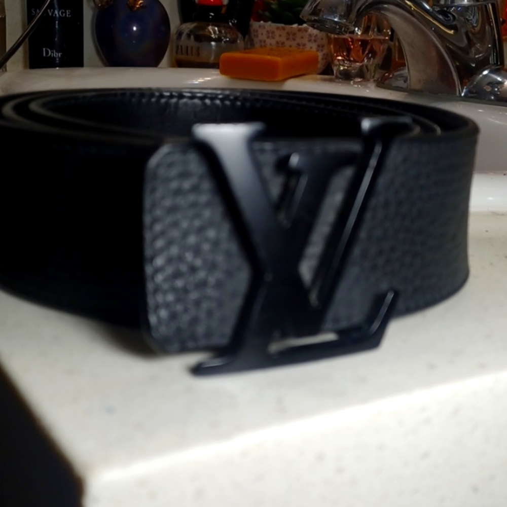 A Louis vuitton  belt